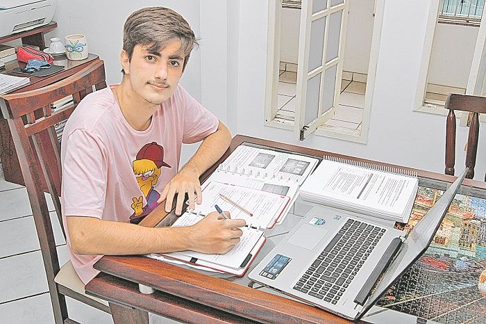 O estudante Matheus Meier vai tentar vaga em Engenharia da Computação (Foto: Fábio Nunes/AT)
