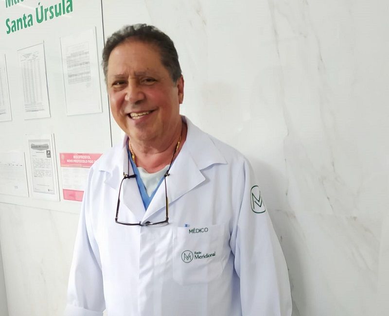 O médico precisou ser internado no pronto-socorro de um hospital em Vitória nesta terça-feira (30) (Foto: Divulgação/ Facebook)