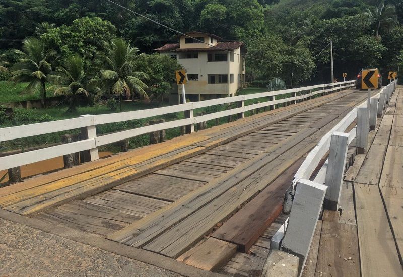 A estrutura de concreto da ponte foi comprometida pelas enchentes de 2020 (Foto: Divulgação)