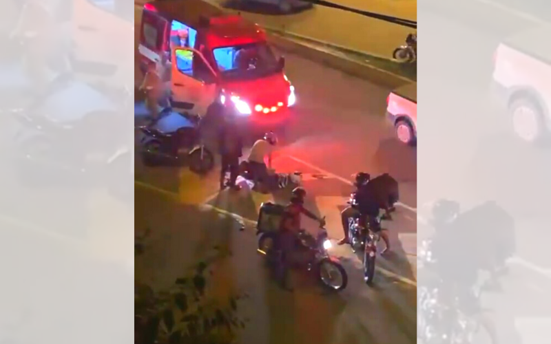 Motociclista fica em estado grave após acidente na Linha Vermelha, em Cachoeiro (Foto: Reprodução/Vídeo)