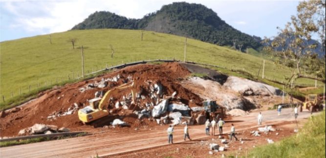 Detonação de rocha faz parte de obra de duplicação da BR-101 (Foto: Divulgação/ Eco101)