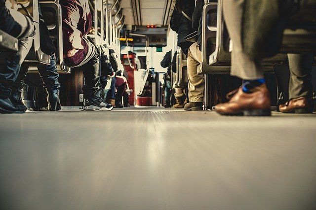 Passageiros durante viagem (Foto: Pixabay)