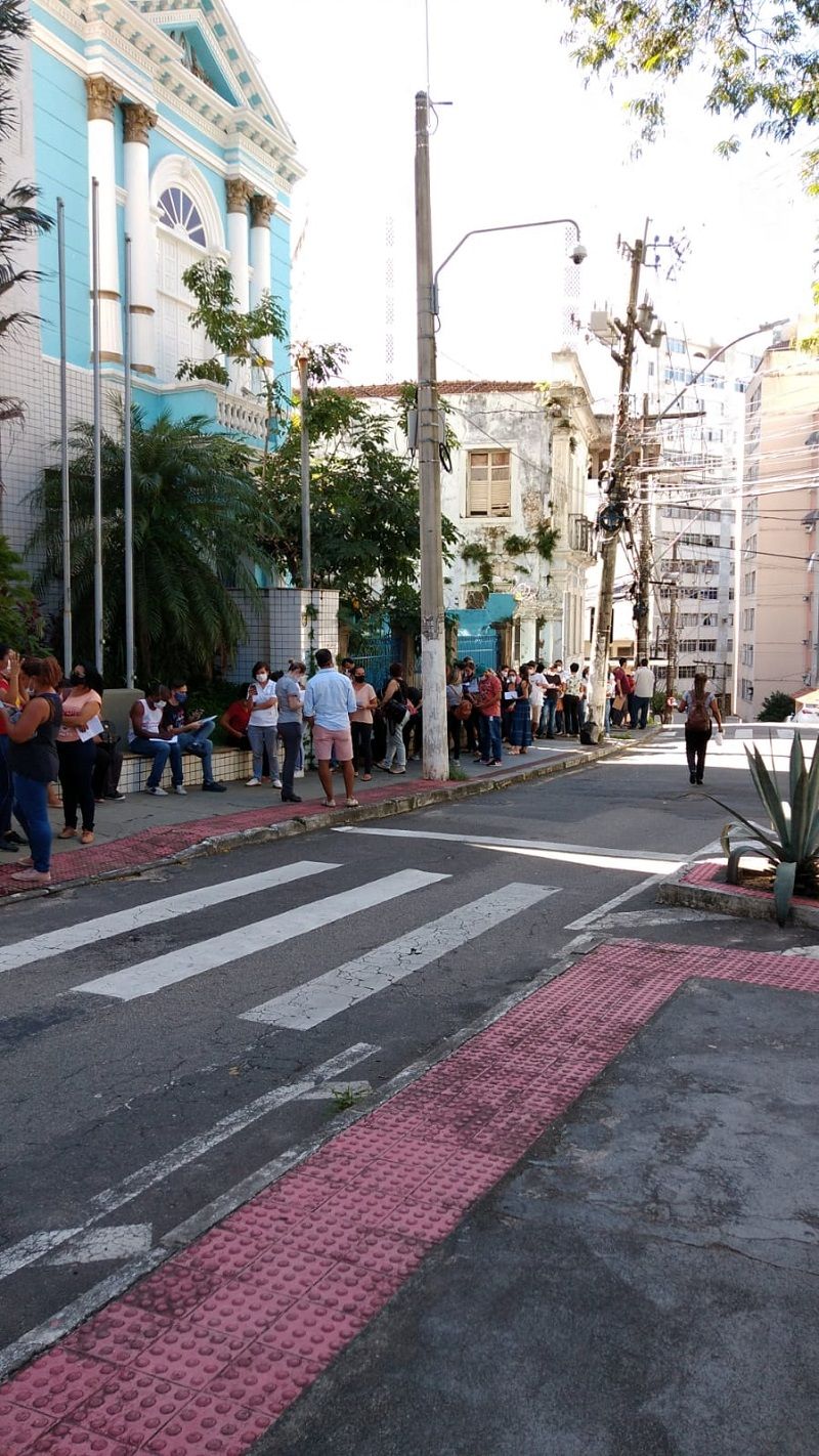 Profissionais de saúde: fila no Centro de Vitória (Foto: Divulgação)