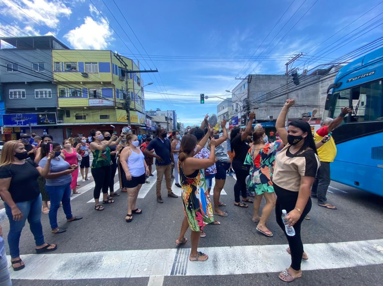 Comerciantes da Glória, em Vila Velha, fizeram protesto contra fechamento do comércio (Foto: Kadidja Fernandes/ AT/ 18/03/21)