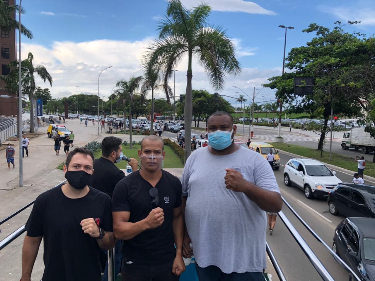 Protesto de donos de bares e restaurantes aconteceu na tarde desta segunda-feira em Vitória (Foto: Divulgação)