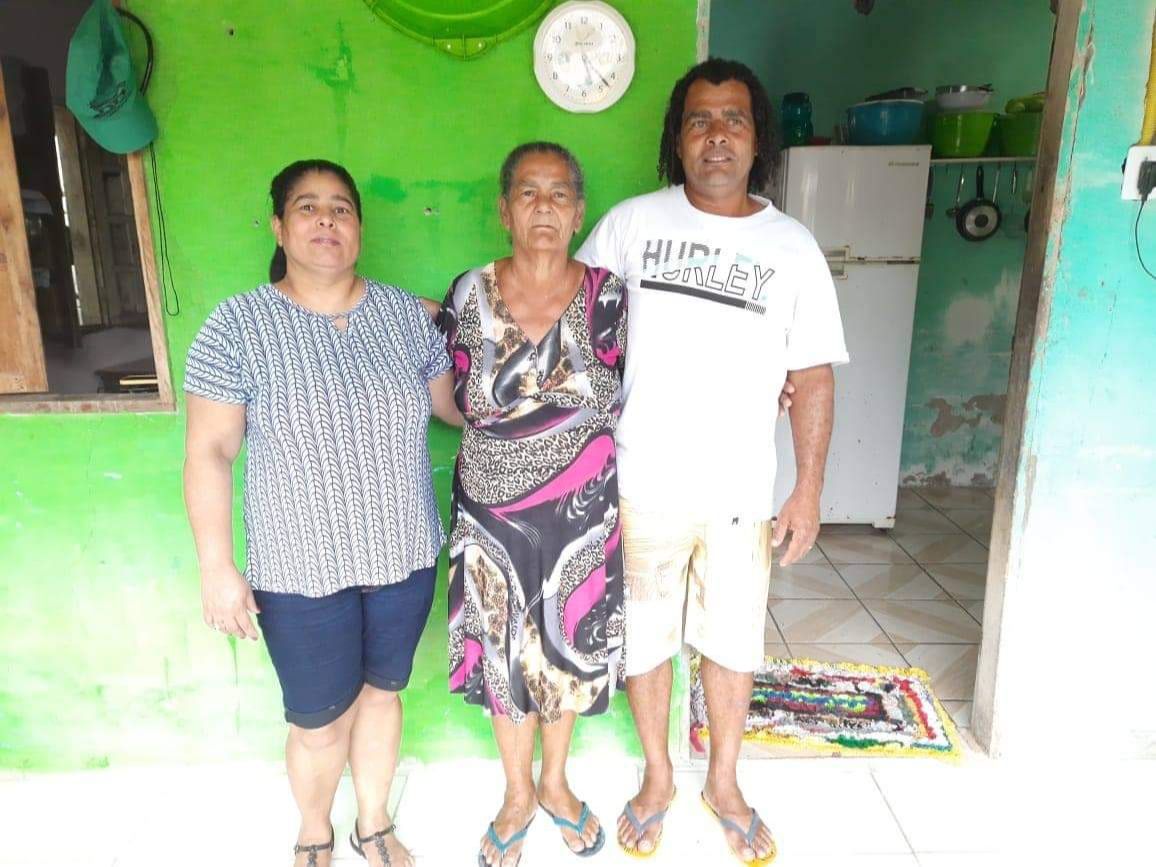 Na foto os filhos que reencontraram a mãe após 40 anos, Sidnei e Sidneia (Foto: Acervo Pessoal)