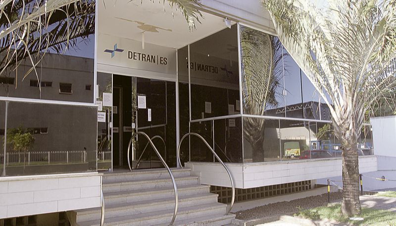 Sede do Detran, em Vitória: o órgão suspendeu por 120 dias o processo licitatório para implementação de cerco eletrônico para monitoramento das rodovias no Estado (Foto: Beto Morais / AT)