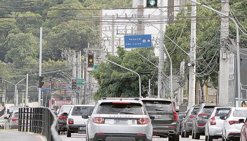 Veículos no trânsito: quem pagar imposto em cota única até a data do vencimento terá 5% de desconto (Foto: Fábio Nunes - 04/01/2021)
