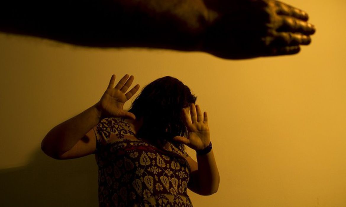 Do total de registros, 72% são referentes à violência doméstica e familiar contra mulher. (Foto: Marcos Santos/USP)
