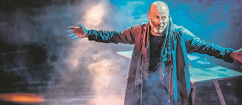Eduardo Wotzik em “Missa Para Clarice - Um Espetáculo Sobre o Homem e seu Deus”. (Foto: Divulgação)