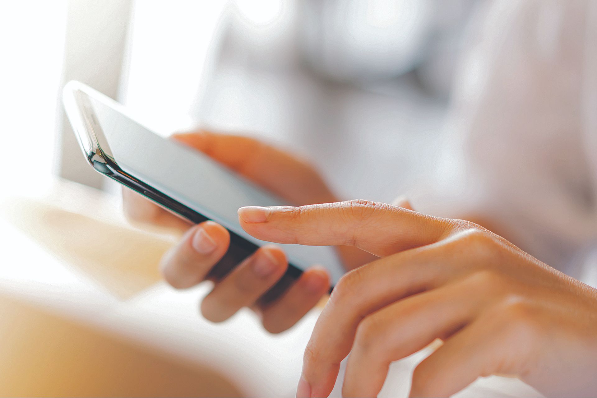 Aplicativo no celular: uso facilita compras com segurança, principalmente neste período da pandemia