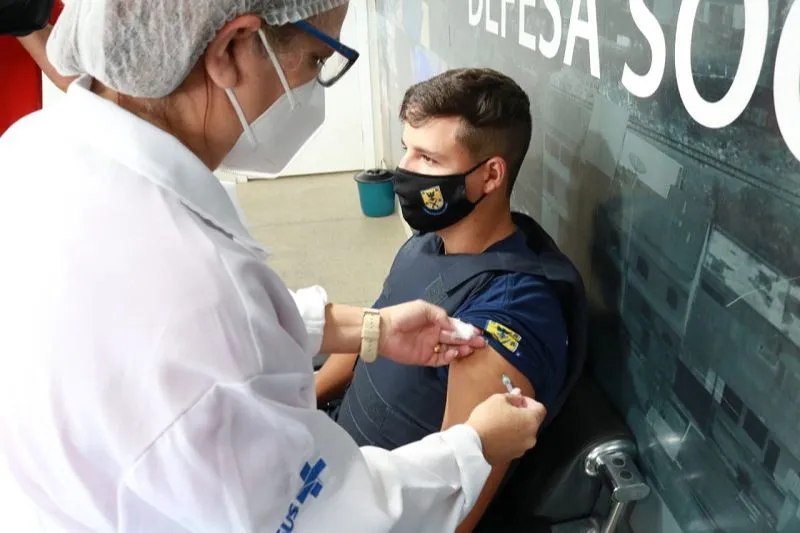 Imagem ilustrativa da imagem Guardas de Viana são vacinados contra a Covid-19