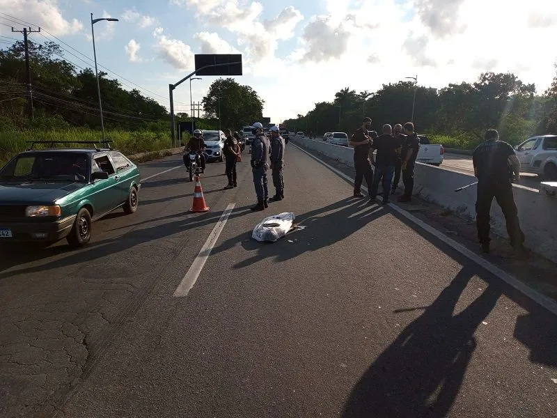 Imagem ilustrativa da imagem Pedestre morre atropelado por viatura da polícia e carro na Reta da Aeroporto