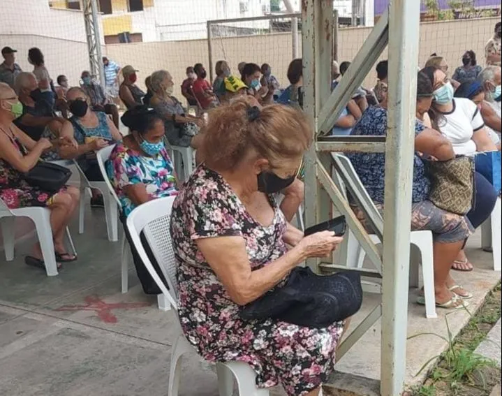 Imagem ilustrativa da imagem Covid: Idosos e profissionais da saúde ficam sem segunda dose em Guarapari