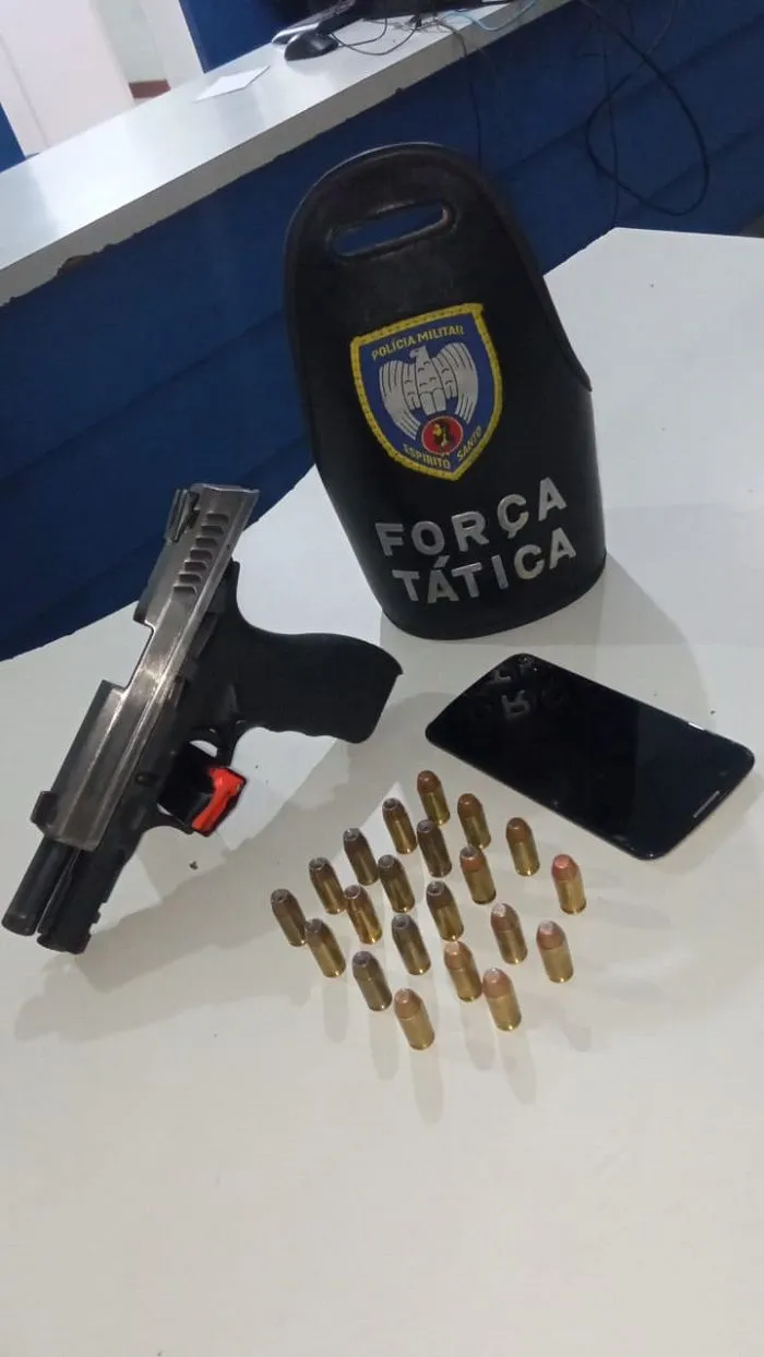 Imagem ilustrativa da imagem Presos por ostentar armas em vídeo