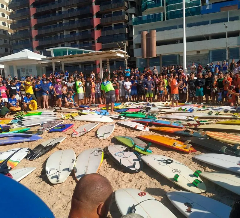 Imagem ilustrativa da imagem Homenagem havaiana para pastor que morreu enquanto surfava em Guarapari