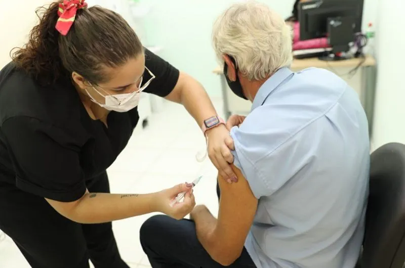 Imagem ilustrativa da imagem Vitória abre neste sábado 1.600 vagas para vacinar contra a Covid