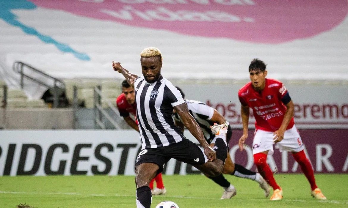 Imagem ilustrativa da imagem Em grande atuação, Ceará bate Jorge Wilstermann em estreia na Sul-Americana