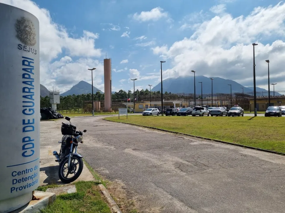Imagem ilustrativa da imagem Cela é incendiada após detendo atear fogo em colchão em Guarapari