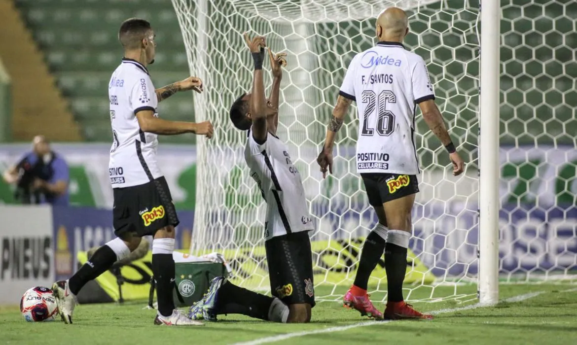 Imagem ilustrativa da imagem Apesar do 10º jogo invicto, Mancini admite a falta de bom futebol no Corinthians
