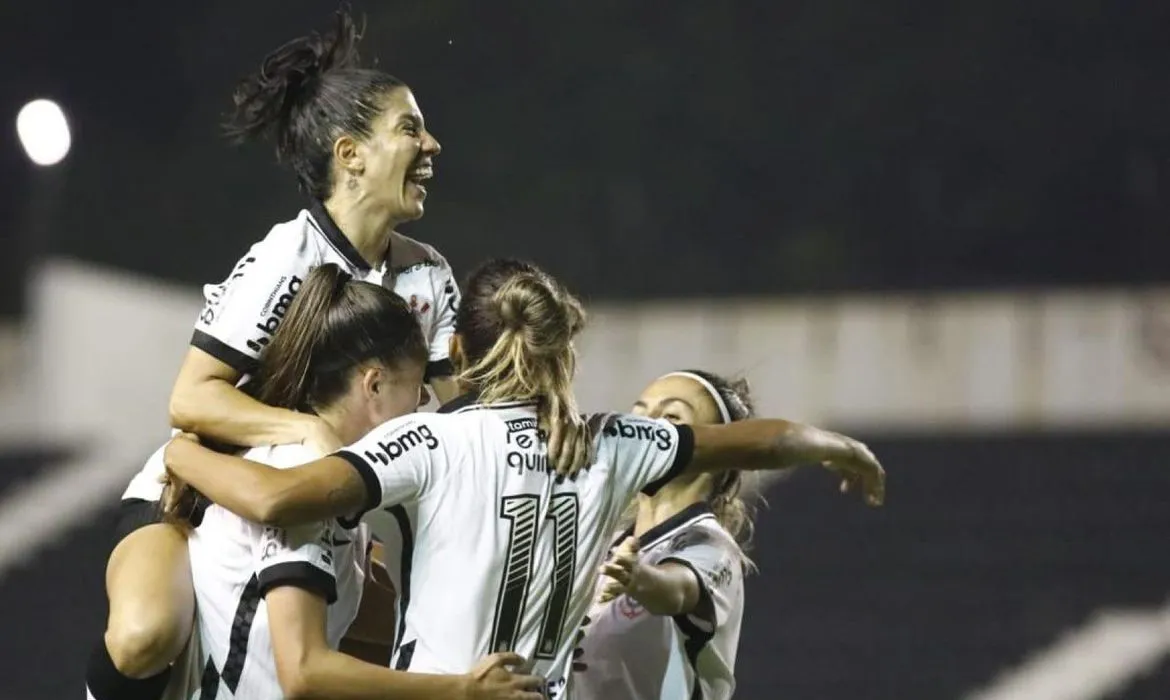 Imagem ilustrativa da imagem Atual campeão, Corinthians estreia com vitória no Brasileiro Feminino