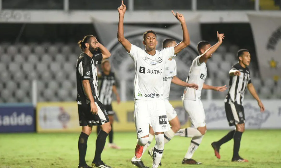 Imagem ilustrativa da imagem Jogando com reservas, Santos vence a Inter de Limeira na Vila