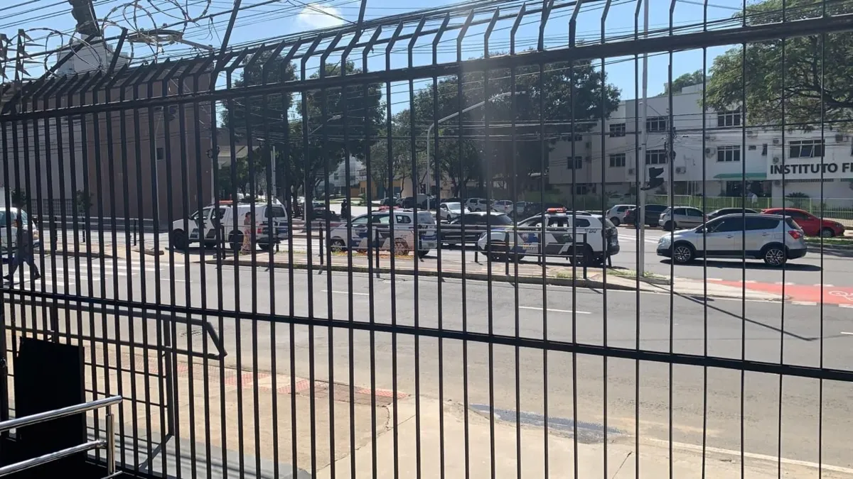 Imagem ilustrativa da imagem Perseguição e tiros entre bandidos e policiais na região da Leitão da Silva