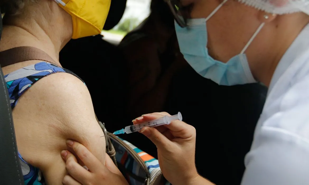 Imagem ilustrativa da imagem Vitória abre nesta terça 3.700 vagas para vacinação de idosos