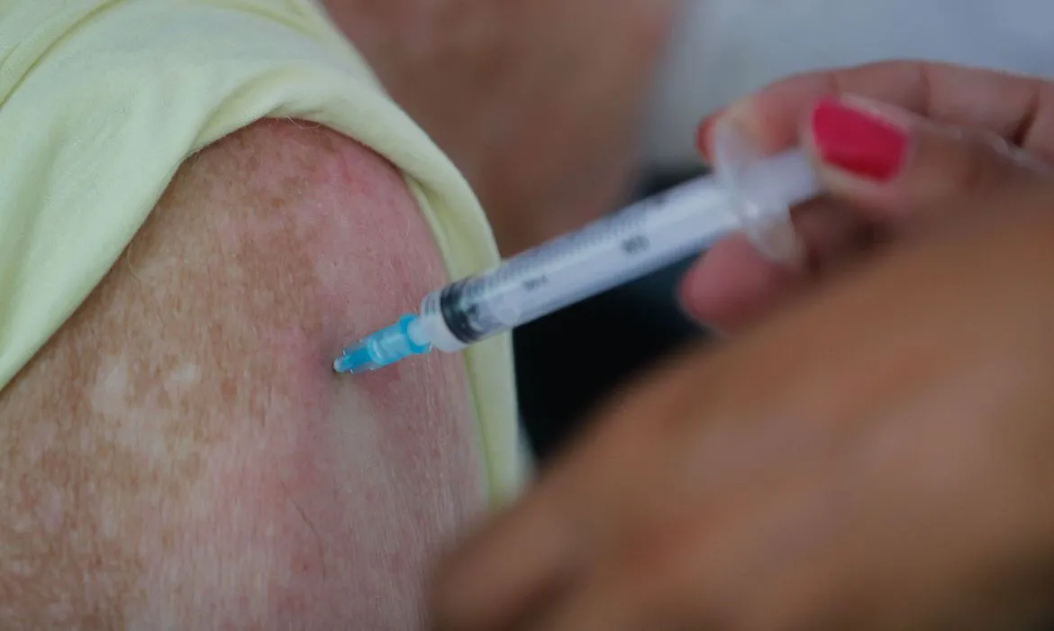 Imagem ilustrativa da imagem Campanha de vacinação contra a gripe começa na segunda