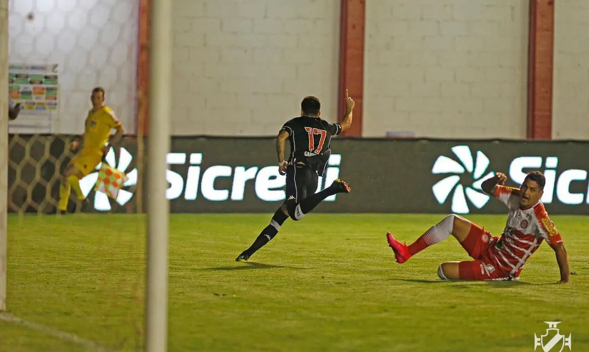 Imagem ilustrativa da imagem Vasco bate Tombense com um gol em cada tempo e avança à 3ª fase da Copa do Brasil