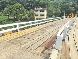 Imagem ilustrativa da imagem Ponte com riscos em rodovia