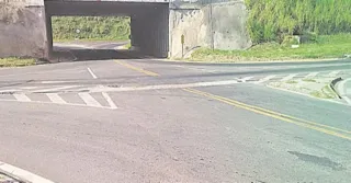 Imagem ilustrativa da imagem Trânsito confuso em viaduto