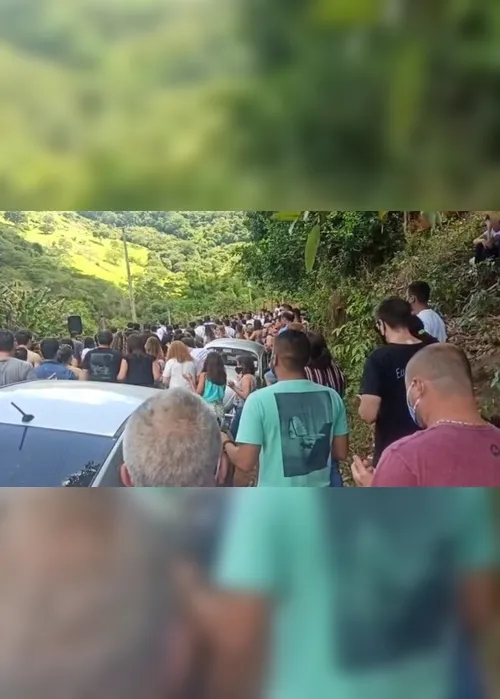 Imagem ilustrativa da imagem Bombeiros encerram buscas por lutador de jiu-jítsu que sumiu em cachoeira