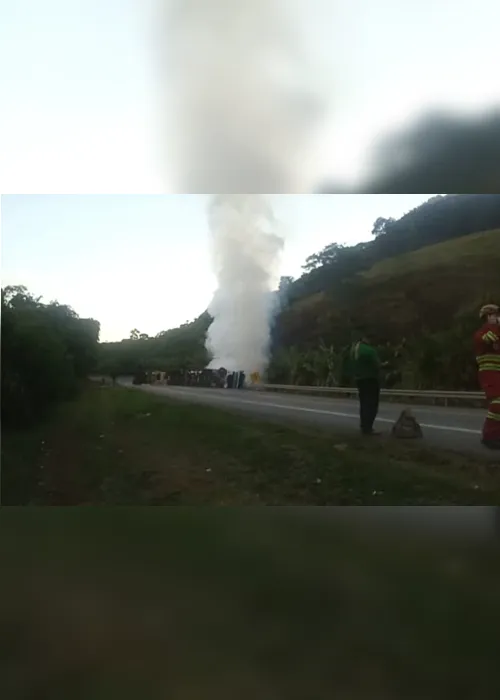 Imagem ilustrativa da imagem BR-101 Sul é liberada mais de 24 horas após acidente com carreta e caminhões