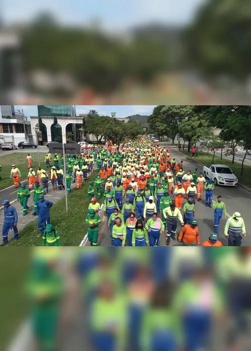 Imagem ilustrativa da imagem Funcionários da limpeza pública fazem manifestação para pedir vacina contra Covid