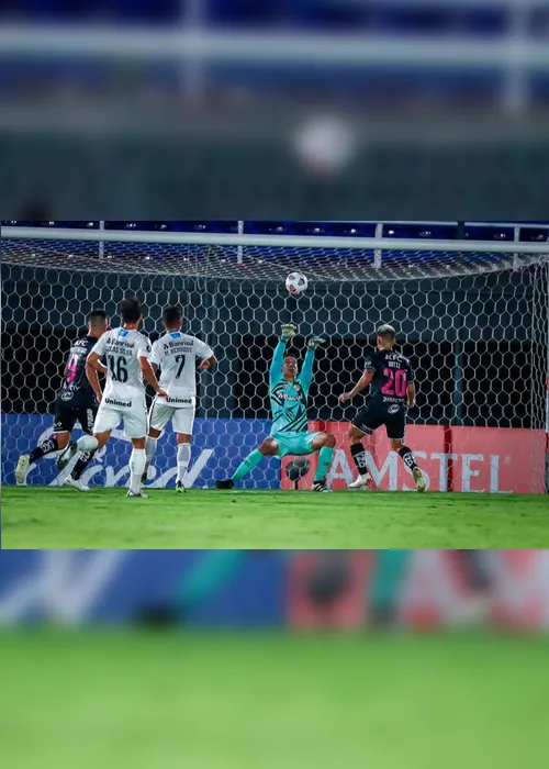 Imagem ilustrativa da imagem Grêmio leva sufoco e virada do Del Valle e fica em situação ruim na Libertadores