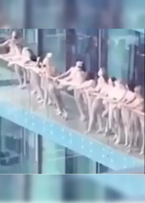 Imagem ilustrativa da imagem Grupo é preso após vídeo de mulheres nuas em sacada viralizar