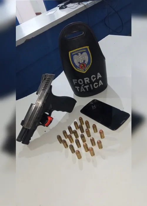 
          Imagem ilustrativa da imagem Presos por ostentar armas em vídeo
          