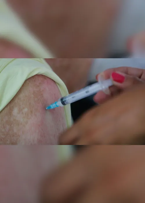 Imagem ilustrativa da imagem Pfizer vai entregar à UE mais 100 milhões de doses de vacina contra covid em 2021