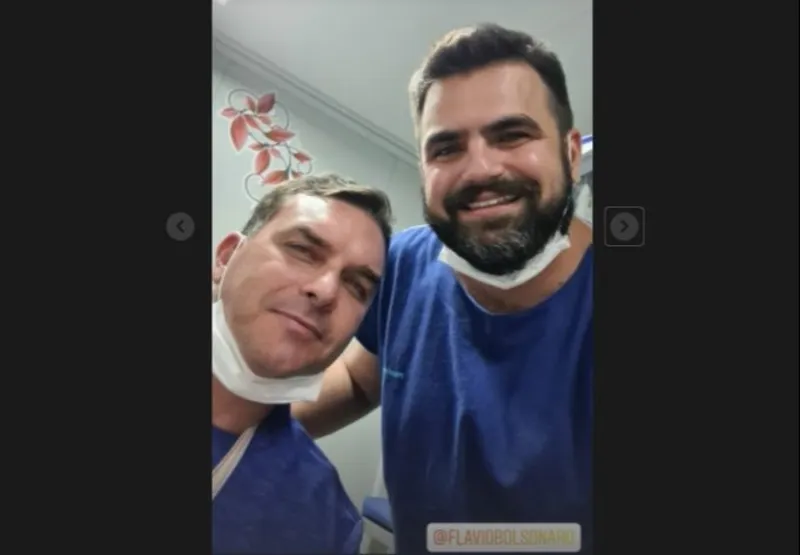 O médico Marvel Falcão Jr., postou uma selfie com o senador nas redes sociais