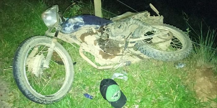 Moto ficou destruída (Foto: Divulgação Corpo de Bombeiros)
