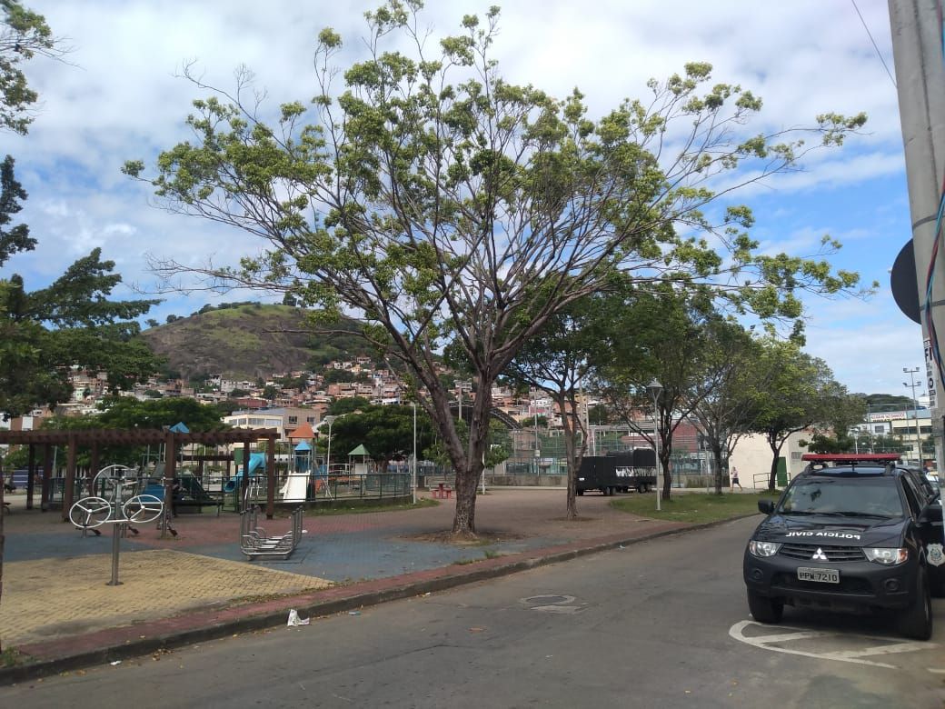 Homem foi baleado na praça do bairro Itararé (Foto: Fábio Nunes/ AT/ 15/04/2021)