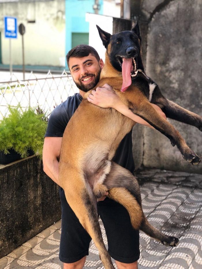 Baruck e o dono, o delegado André Jaretta (Foto: Divulgação Polícia Civil)
