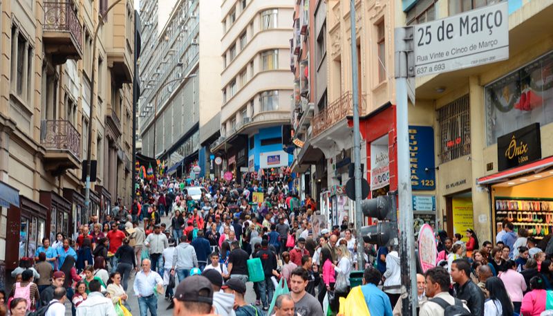 Lojas da 25 de Março, um dos principais polos comerciais de São Paulo (Foto: Rovena Rosa / Agência Brasil )