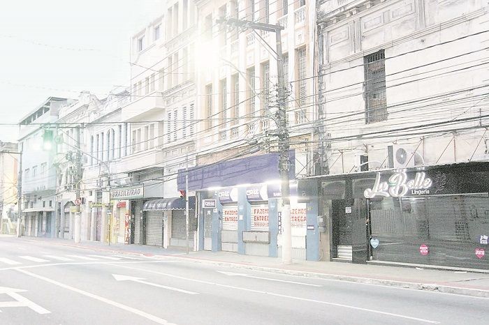 Comércio fechado no centro de Vitória: horários limitados (Foto: Beto Morais - 02/04/2021)