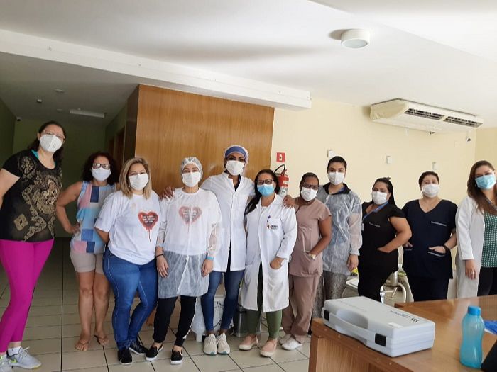 Moradoras do condomínio Itaúna Aldeia Parque com a equipe do Hemoes durante ação de doação de sangue (Foto: Acervo pessoal)