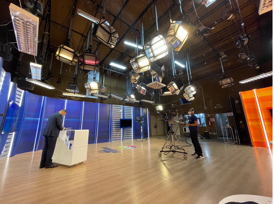 Estúdio da TV Tribuna (Foto: Léopold Teissonière)