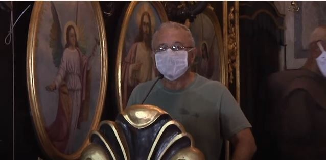 Curado da Covid, o frei fez um discurso emocionado para agradecer orações (Foto: Reprodução Youtube Convento da Penha)