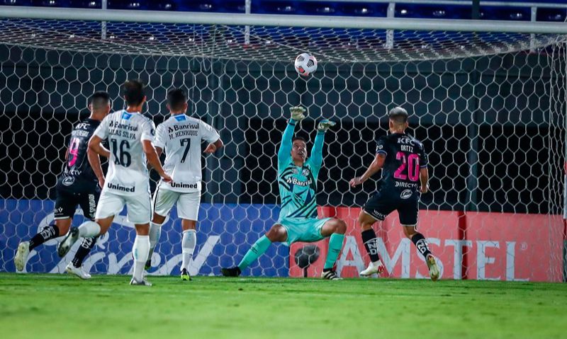 Grêmio foi derrotado jogando no Paraguai (Foto: Lucas Uebel/Grêmio FBPA)
