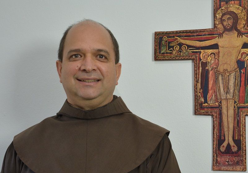 guardião do Convento da Penha, Frei Paulo Roberto Pereira, deve receber alta da UTI nesta quinta-feira (15) (Foto: Divulgação/ Convento da Penha)